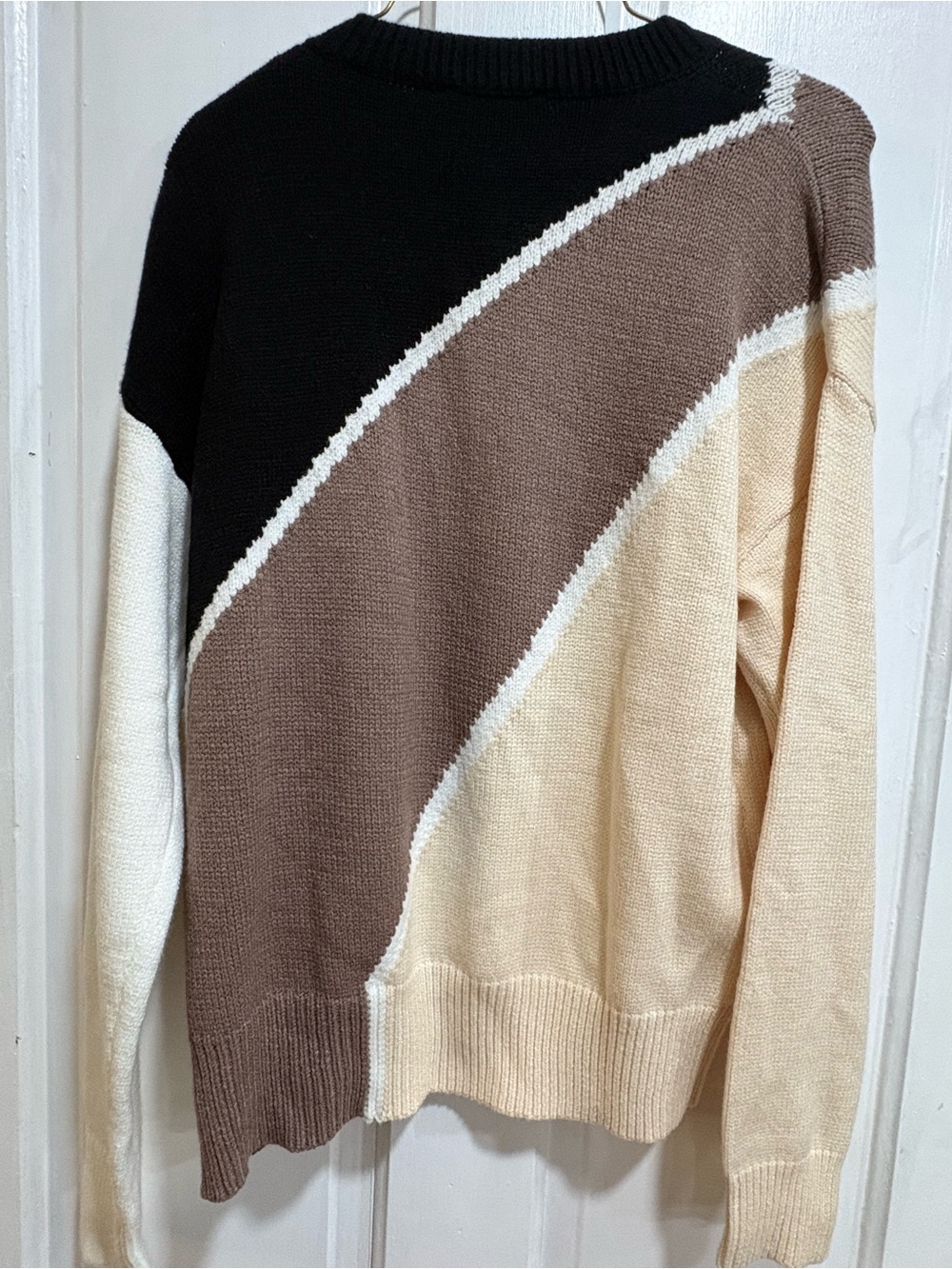 ANDREE BY UNIT Diagonal Colorblock Crewneck Sweater - Black, Brown, Cream - Picture 4 of 5